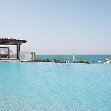 Jumeirah Gulf Of Bahrain Manama Zewnętrze zdjęcie Infinity pool at the Kempinski, Muscat
